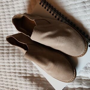Crown Vintage flats tan
